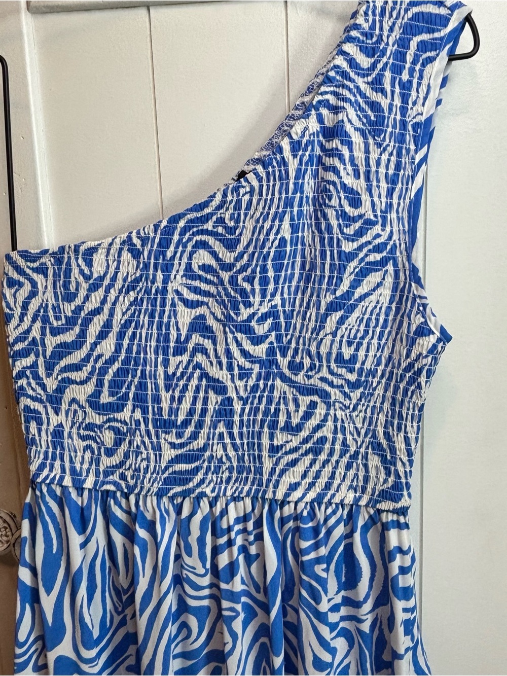 New Aakaa Blue & White One Shoulder Smocked Maxi Dress Size Small - Picture 5 of 10